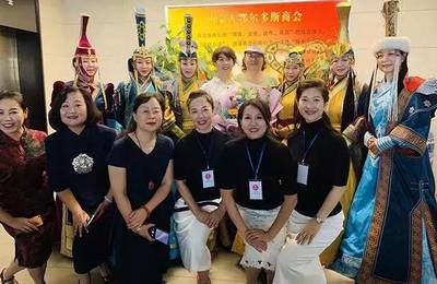 品味艺术之美 朗诵与造型艺术在“什么是美”专题讲座中的交融